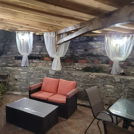 Гостьовий будинок Emi