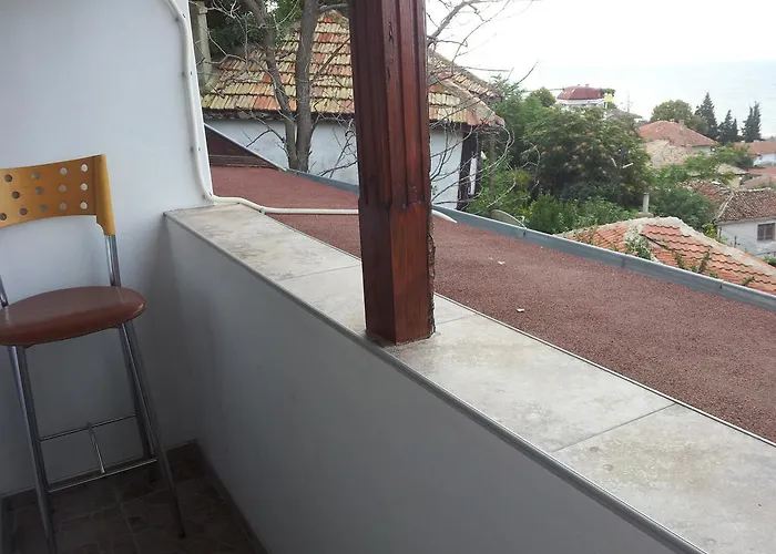 Гостьовий будинок Emi 2*